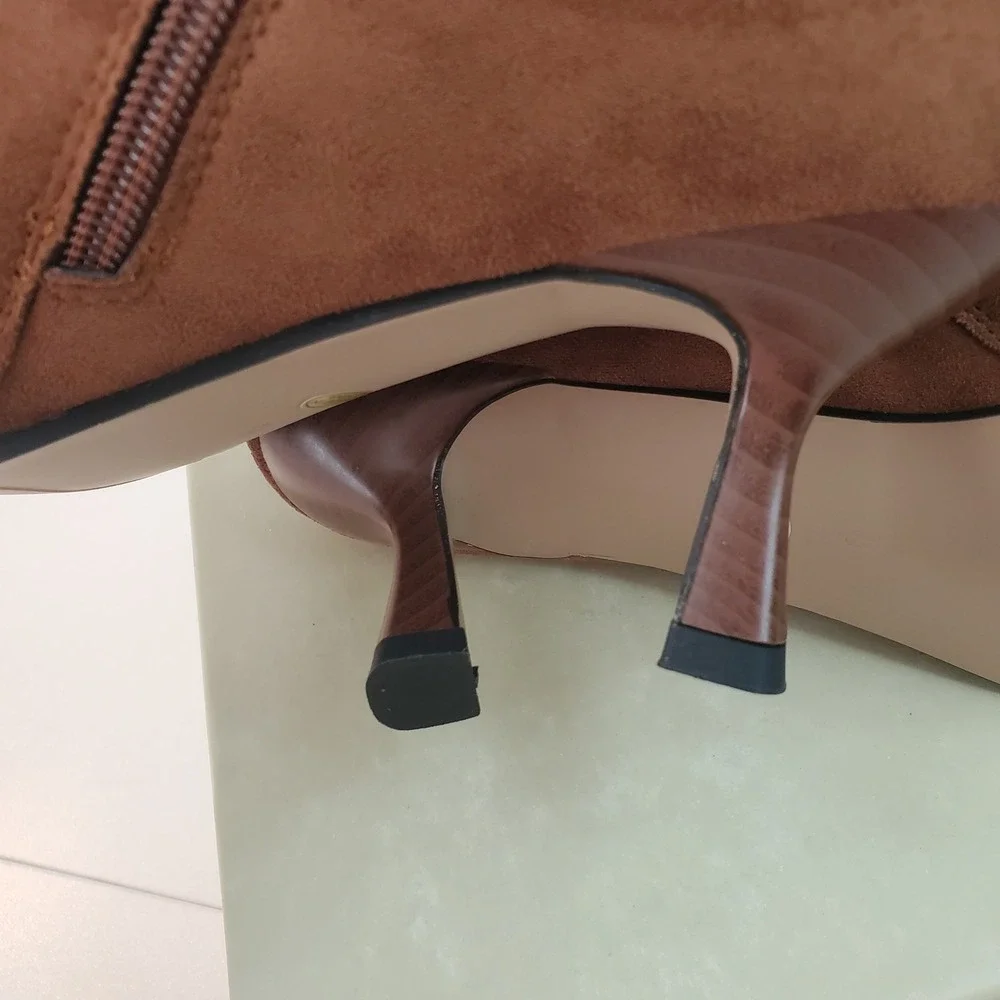 N/A pointed toe